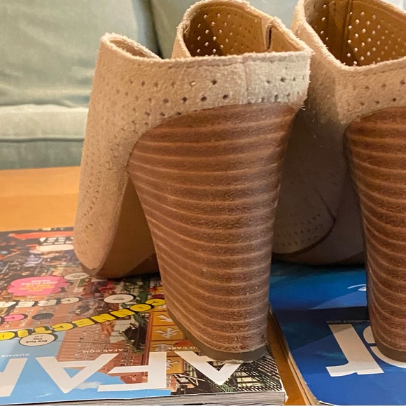 Franco Sarta open toe, mule with block heel. - Picture 11 of 12